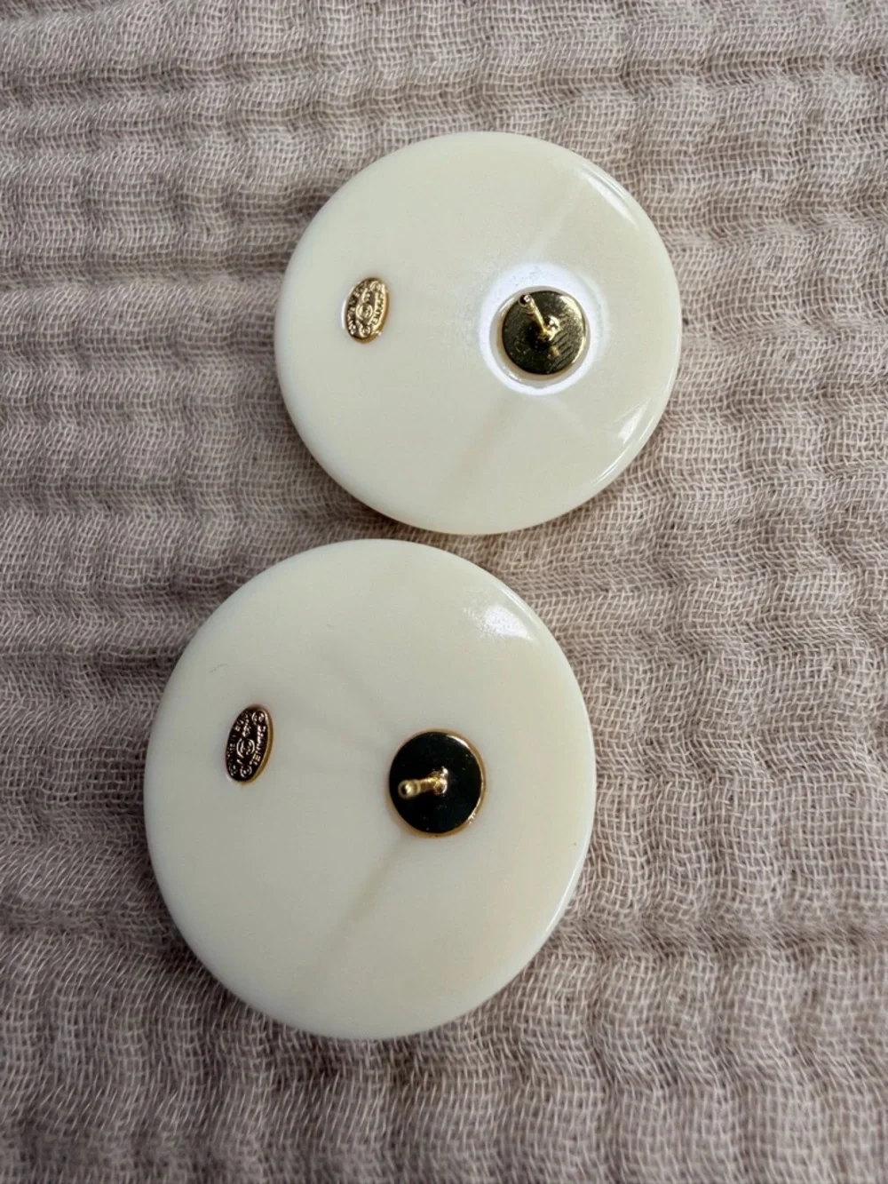 ✨Vintage Chanel Cream & Gold CC Medallion Statement Earrings🤍 - Picture 8 of 8